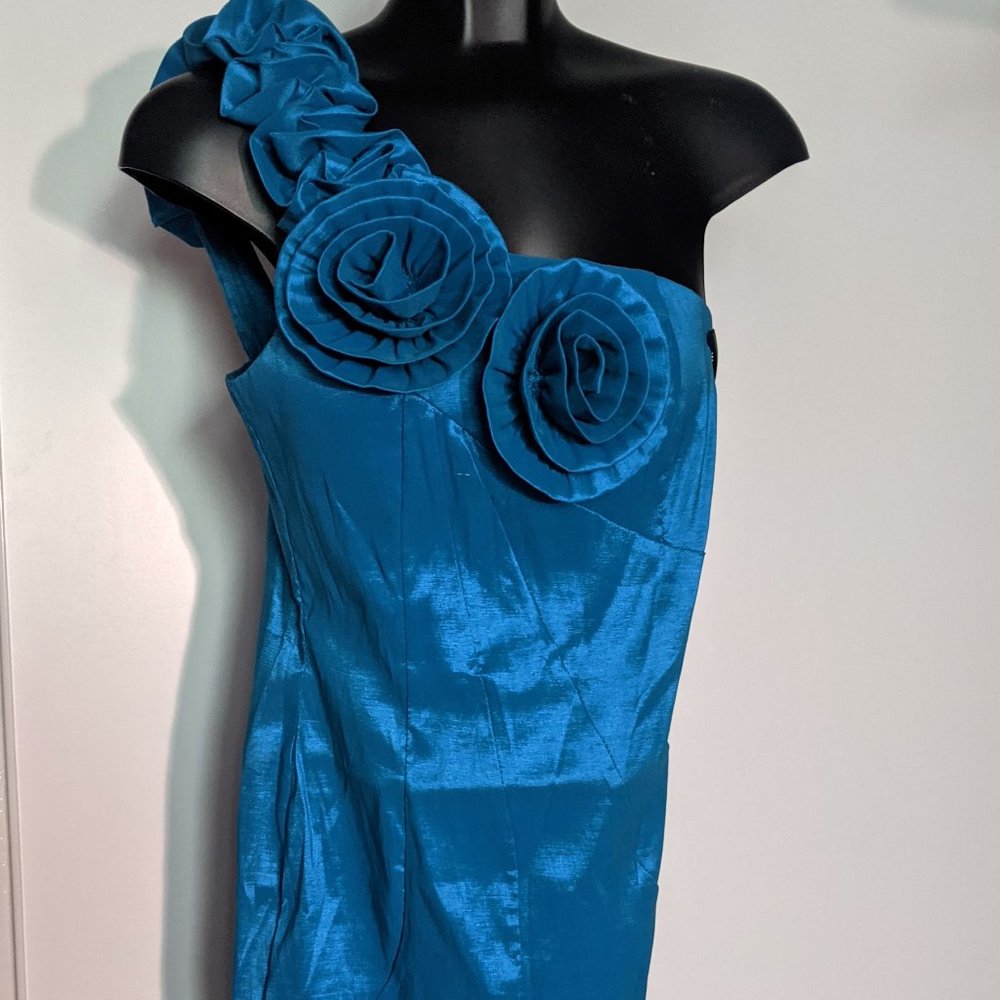 One shoulder dazzling blue flower deco dress.